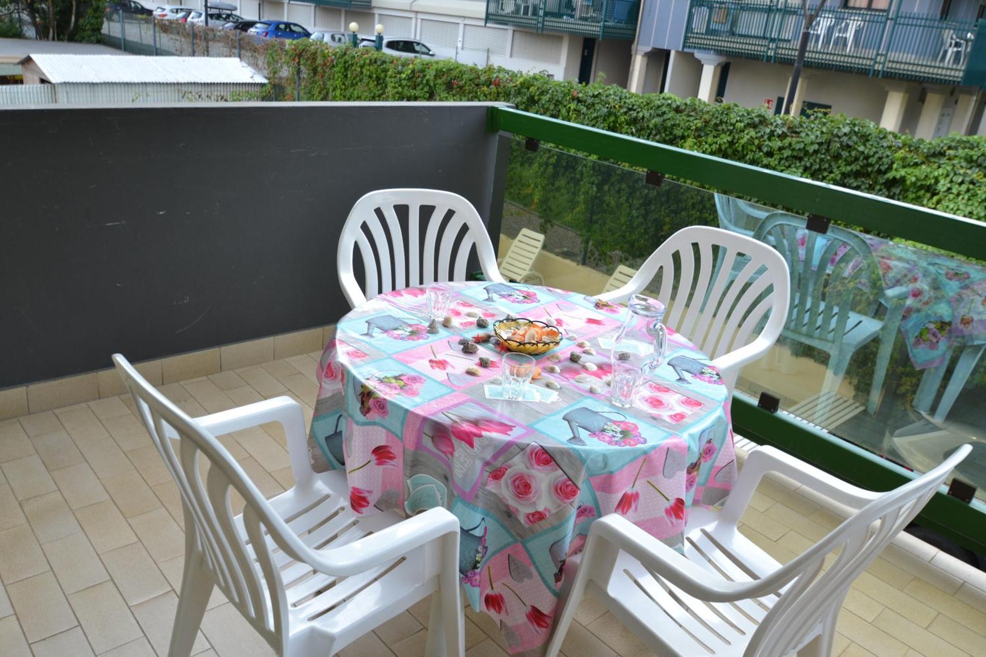 Laura Apartment Бибионе Екстериор снимка